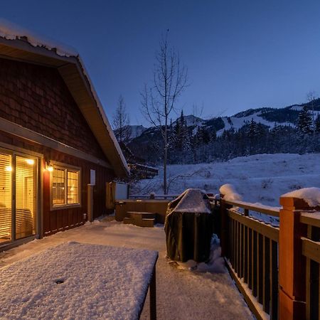 Lush Mountain Accommodations Голдън Екстериор снимка