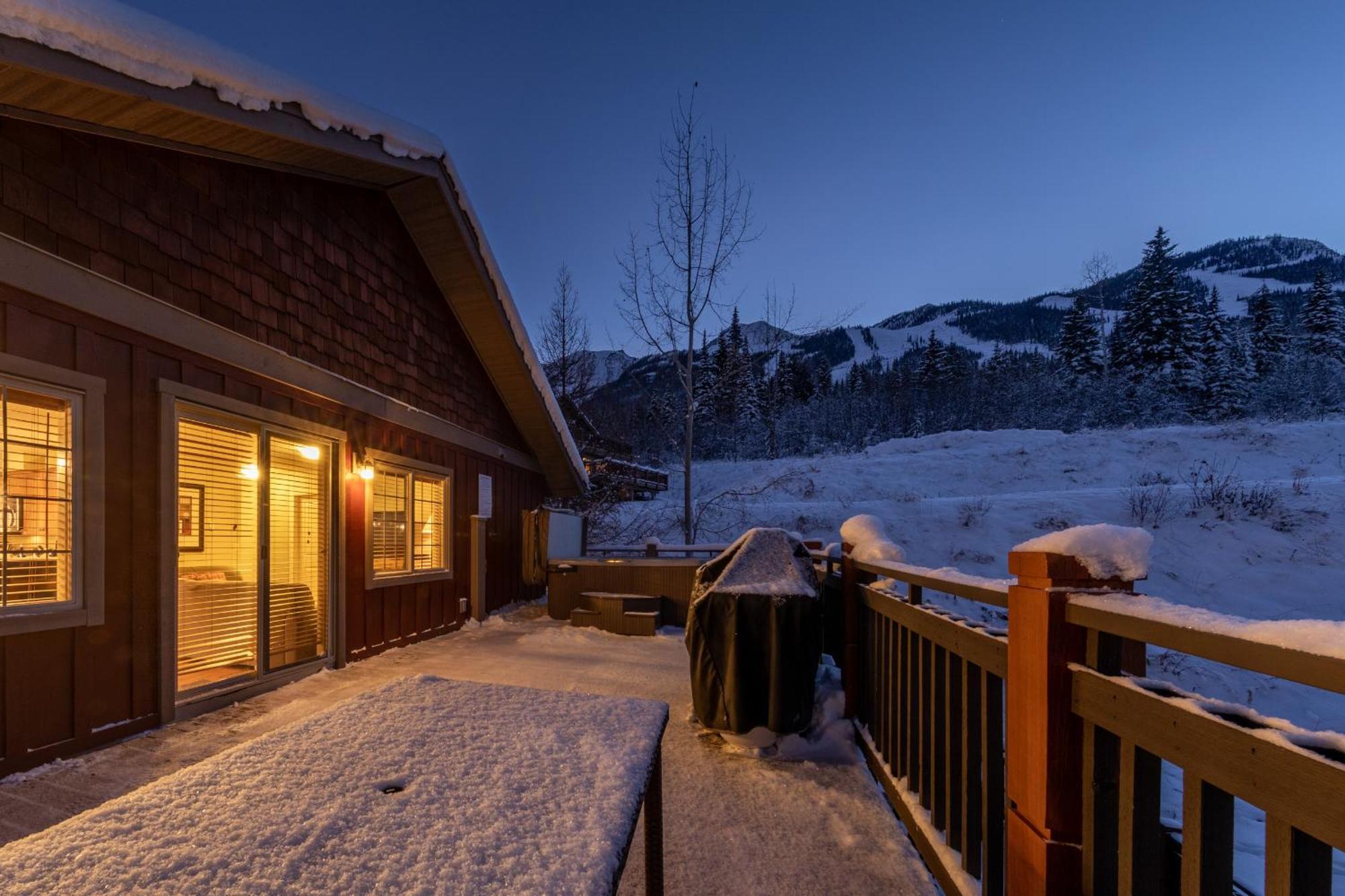 Lush Mountain Accommodations Голдън Екстериор снимка