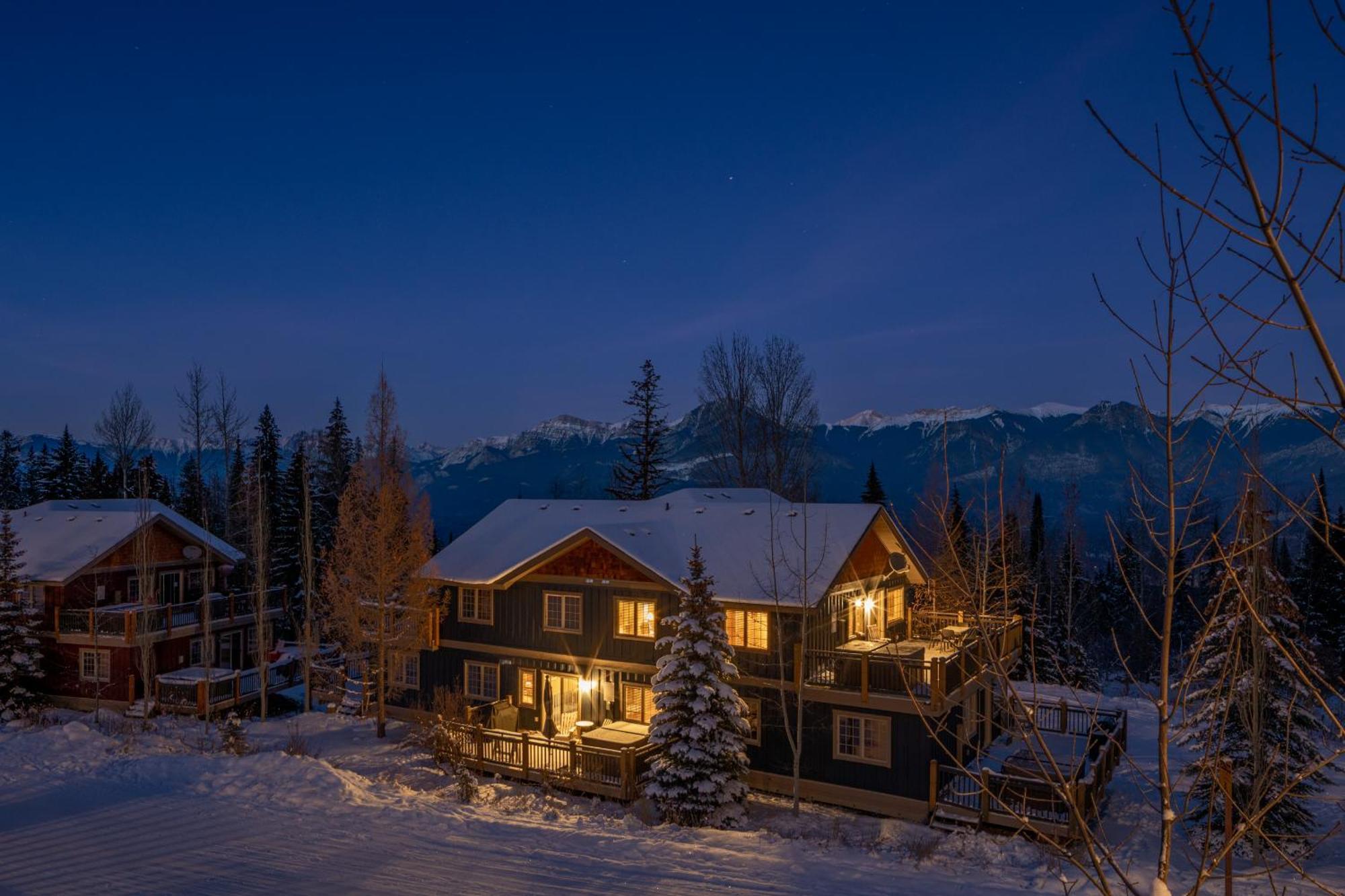 Lush Mountain Accommodations Голдън Екстериор снимка