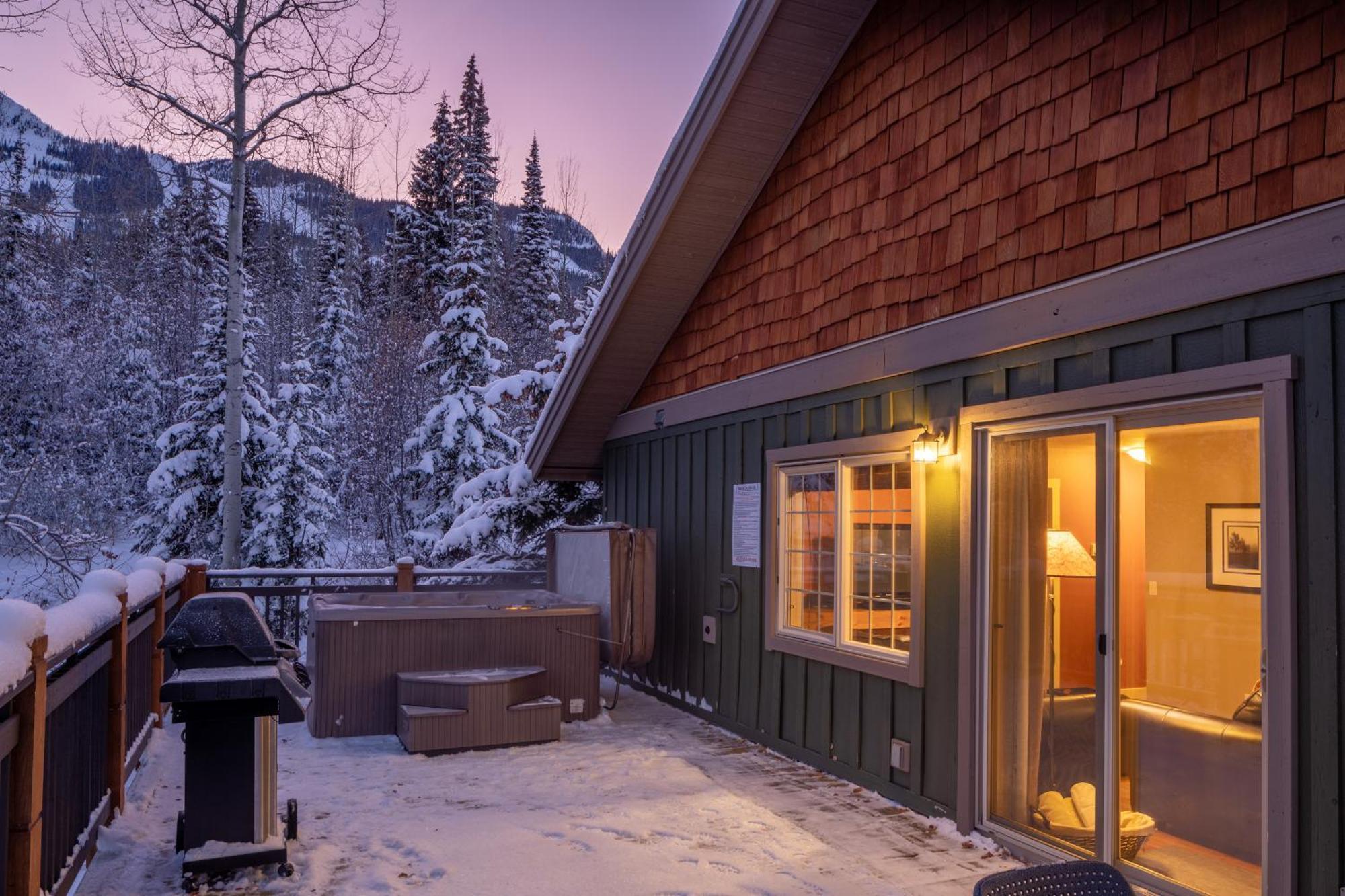 Lush Mountain Accommodations Голдън Екстериор снимка